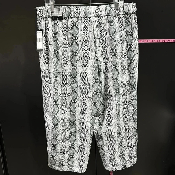 SOHO Apparel Wide leg, crop,snake skin print elastic waist w/tie, pockets,summer - Picture 5 of 11